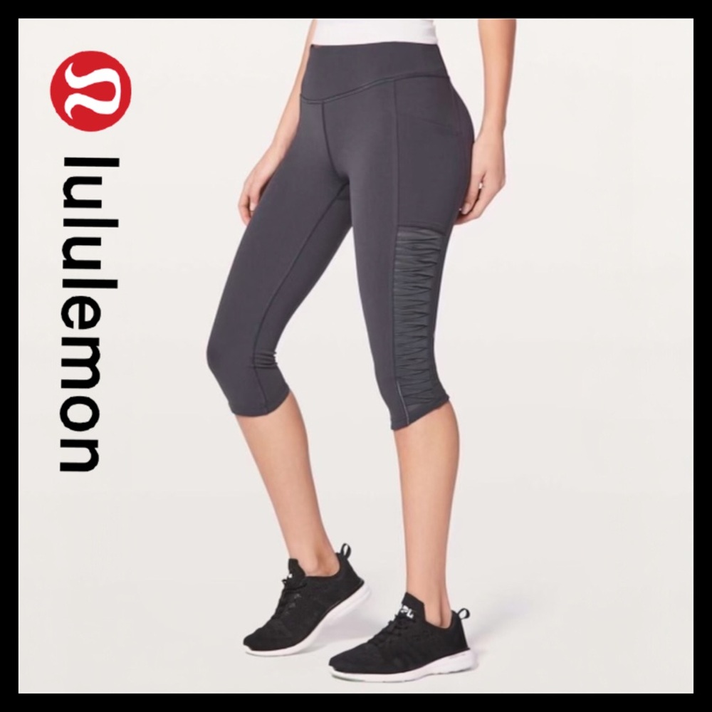 Lululemon Women’s Sharp Turns Crop 17" Leggings 
(Blue Tied) Size (8)